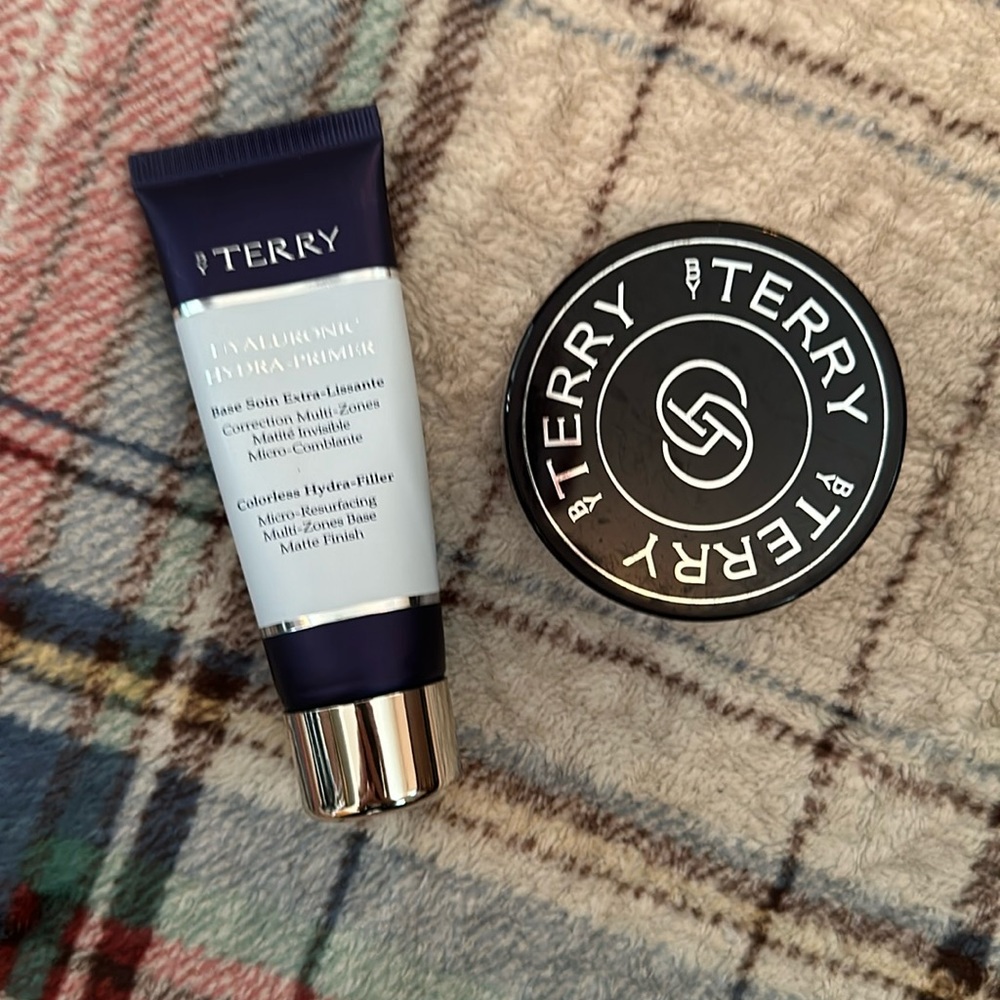 By Terry Hydra-Primer and Hydra-Powder in Translucent